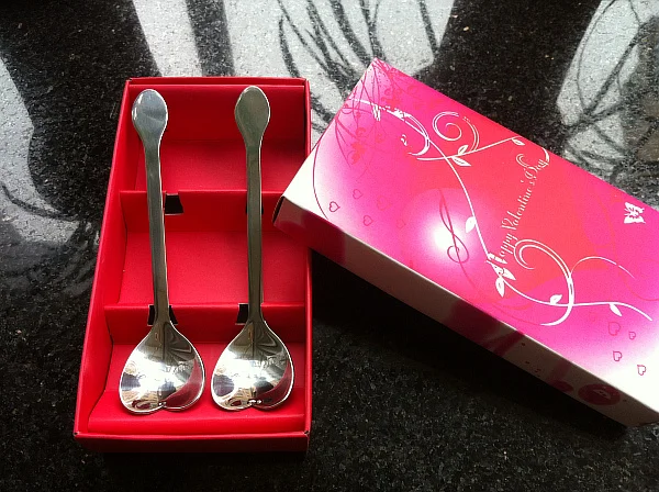 100sets/lot Heart Spoons set Wedding Favors and return gifts with LOVE pink gift box Guest Gift Free shipping
100sets/lot Heart Spoons set Wedding Favors and return gifts with LOVE pink gift box Guest Gift Free shipping