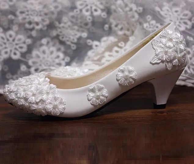 Middle heel lace flower wedding shoes white fashion women's spring summer lace brdial brides shoes lady sweet party lace pumps
Middle heel lace flower wedding shoes white fashion women's spring summer lace brdial brides shoes lady sweet party lace pumps
