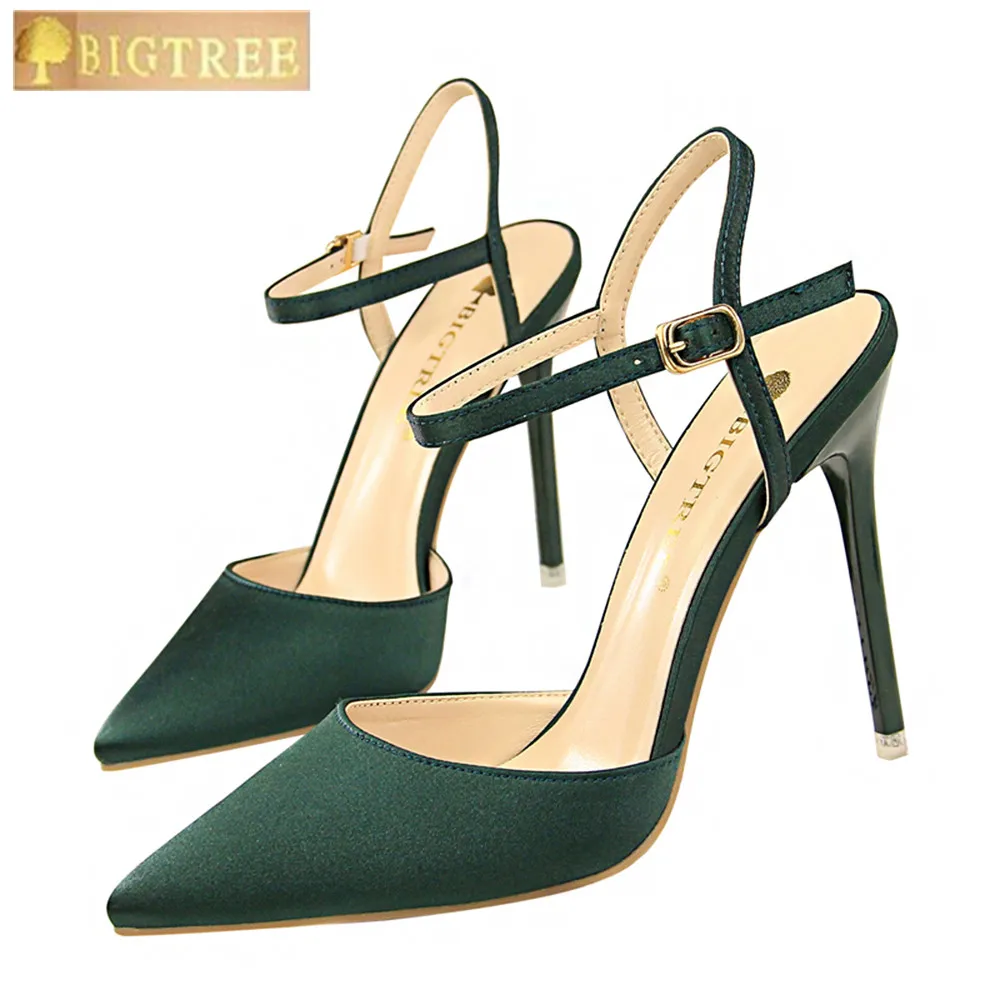 Simple women pumps 10.5CM Thin High heel Satin Shallow mouth Pointed Sexy Nightclub Thin Word Band sandals women's shoes
Simple women pumps 10.5CM Thin High heel Satin Shallow mouth Pointed Sexy Nightclub Thin Word Band sandals women's shoes