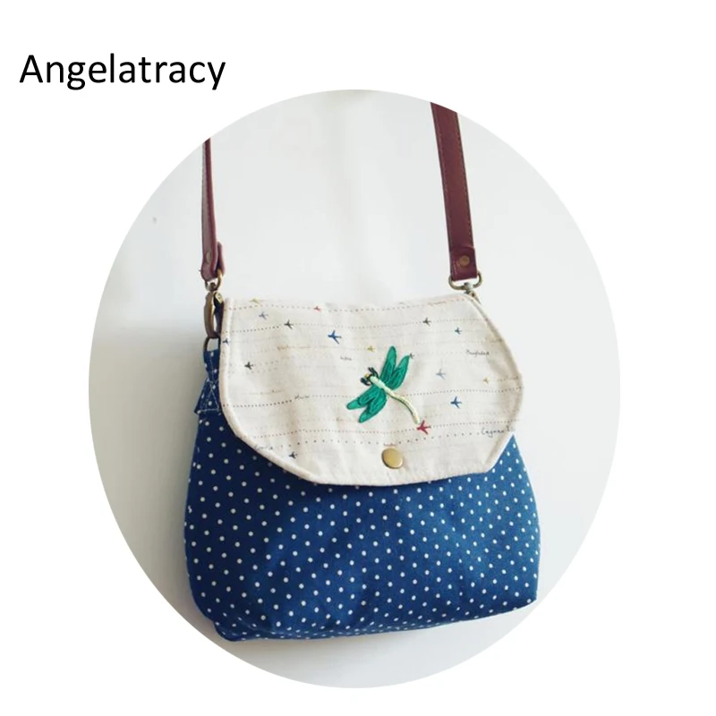 Angelatracy Zakka Dragonfly Embroidery Women Bags Blue Dots Insects Women Crossbody Bag Women Students Saddle Cotton Handbags
Angelatracy Zakka Dragonfly Embroidery Women Bags Blue Dots Insects Women Crossbody Bag Women Students Saddle Cotton Handbags