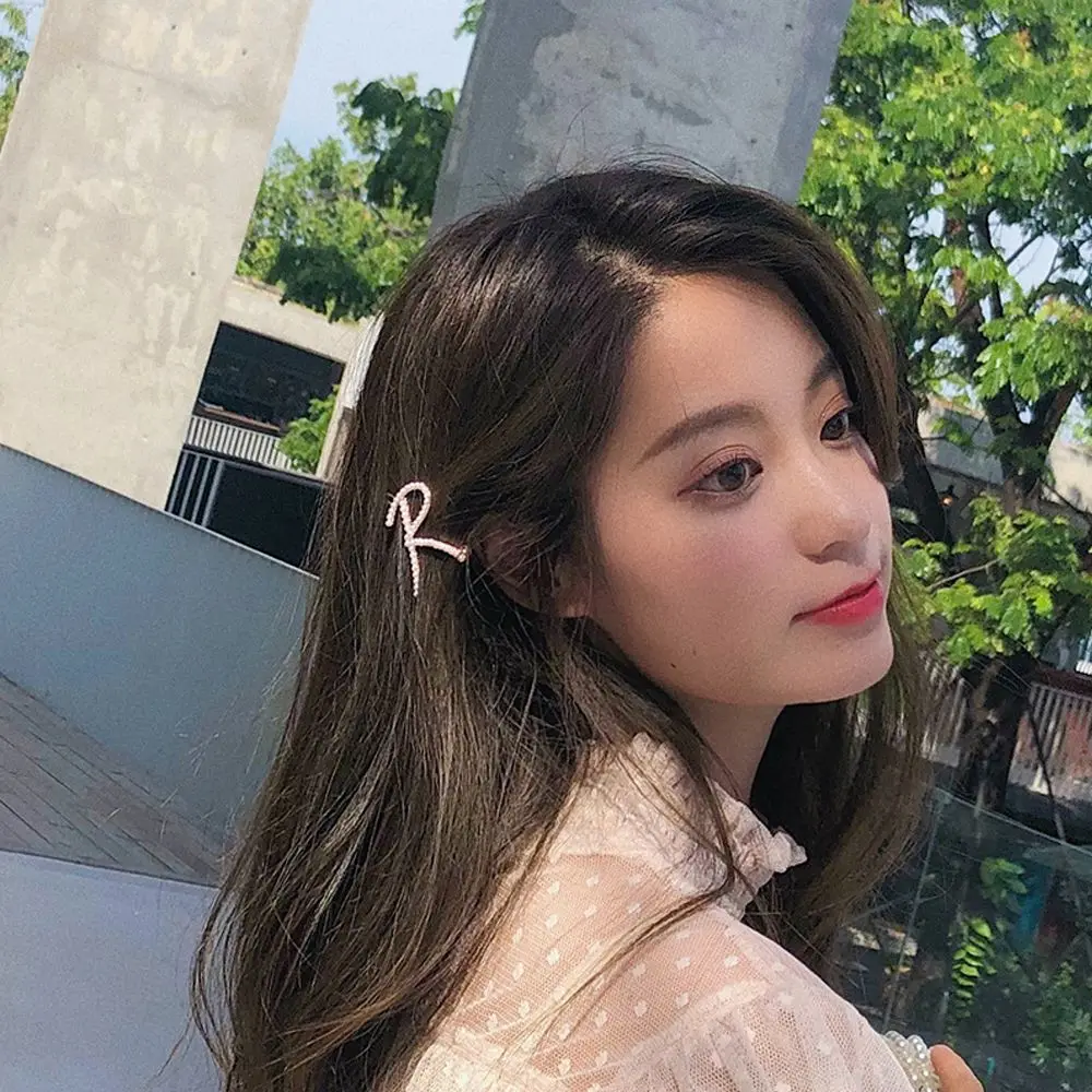Elegant Women Letter Pearl Hairpins Korean Sweet Girls Hair Clips Barrette Hair Accessories For Girls Gifts
Elegant Women Letter Pearl Hairpins Korean Sweet Girls Hair Clips Barrette Hair Accessories For Girls Gifts