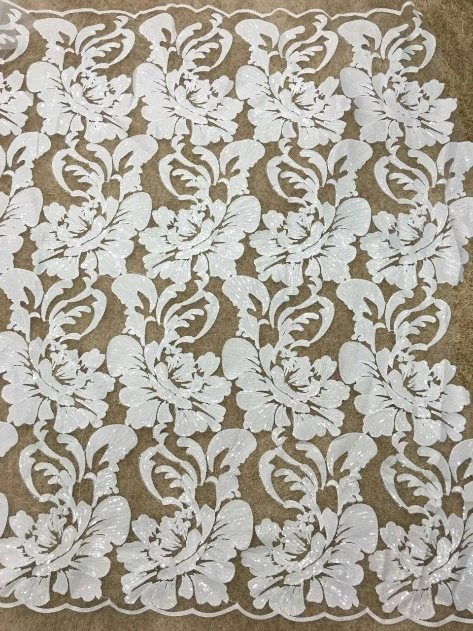 5 yards of sparkle embroidery high quality glittering sequins African lace India wedding dress embroidered evening dress fabric
5 yards of sparkle embroidery high quality glittering sequins African lace India wedding dress embroidered evening dress fabric