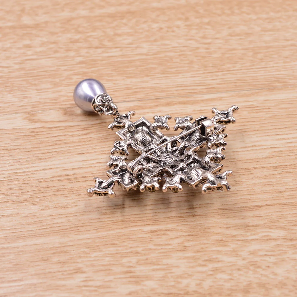 CINDY XIANG New Crystal Cross Brooches Unisex Women and Men Fashion Vintage Large Pins Black Color Cool Design Baroque Style
CINDY XIANG New Crystal Cross Brooches Unisex Women and Men Fashion Vintage Large Pins Black Color Cool Design Baroque Style