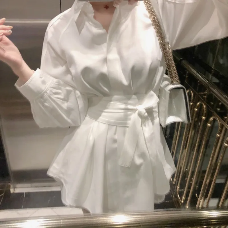 CWBshowGG summer fashion white long shirt casual suit female Lantern sleeve + wide leg short pant two-piece suit with belt
CWBshowGG summer fashion white long shirt casual suit female Lantern sleeve + wide leg short pant two-piece suit with belt