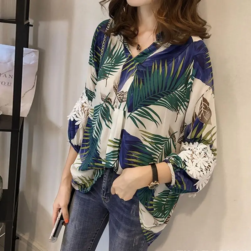 Hot 2019 Women Vintage Floral V Neck Blouses Long Sleeve Loose Shirts Lace patchwork Casual Plus size Blusas
Hot 2019 Women Vintage Floral V Neck Blouses Long Sleeve Loose Shirts Lace patchwork Casual Plus size Blusas