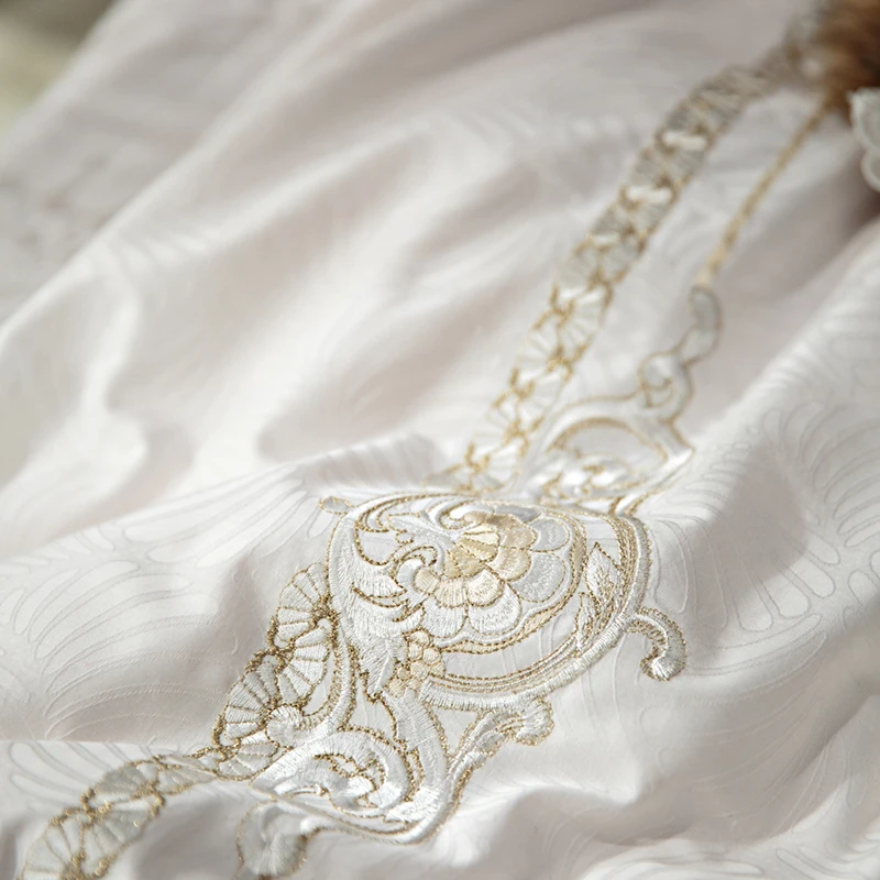 New 4/6 Pieces Cream Queen King Luxury Royal Wedding lace Bedding sets 60S Egyptian cotton Duvet cover Bed sheet set Pillowcase
New 4/6 Pieces Cream Queen King Luxury Royal Wedding lace Bedding sets 60S Egyptian cotton Duvet cover Bed sheet set Pillowcase