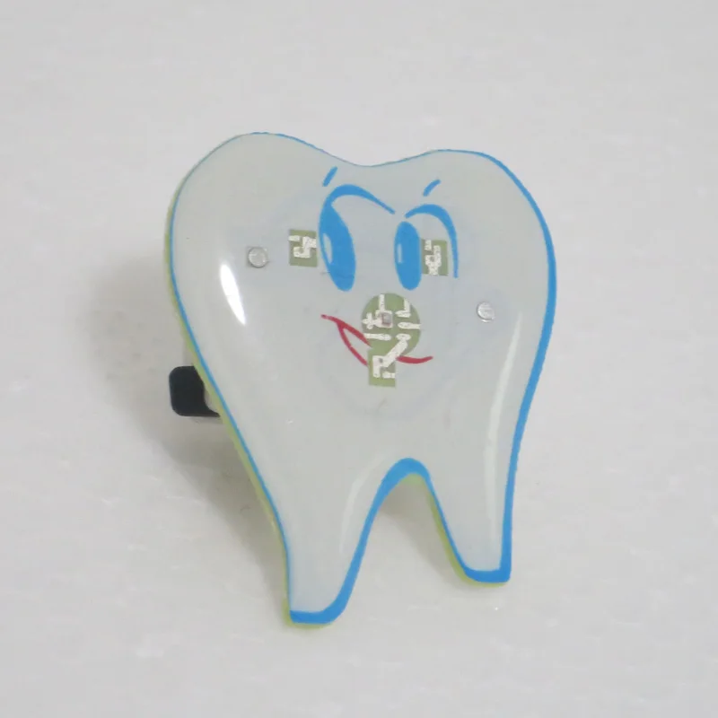 Dental simle Badge Dental clinic gift Tooth Type Shape Light Brooch Badge Dentist Hygienist Pin Accessories Adornment
Dental simle Badge Dental clinic gift Tooth Type Shape Light Brooch Badge Dentist Hygienist Pin Accessories Adornment