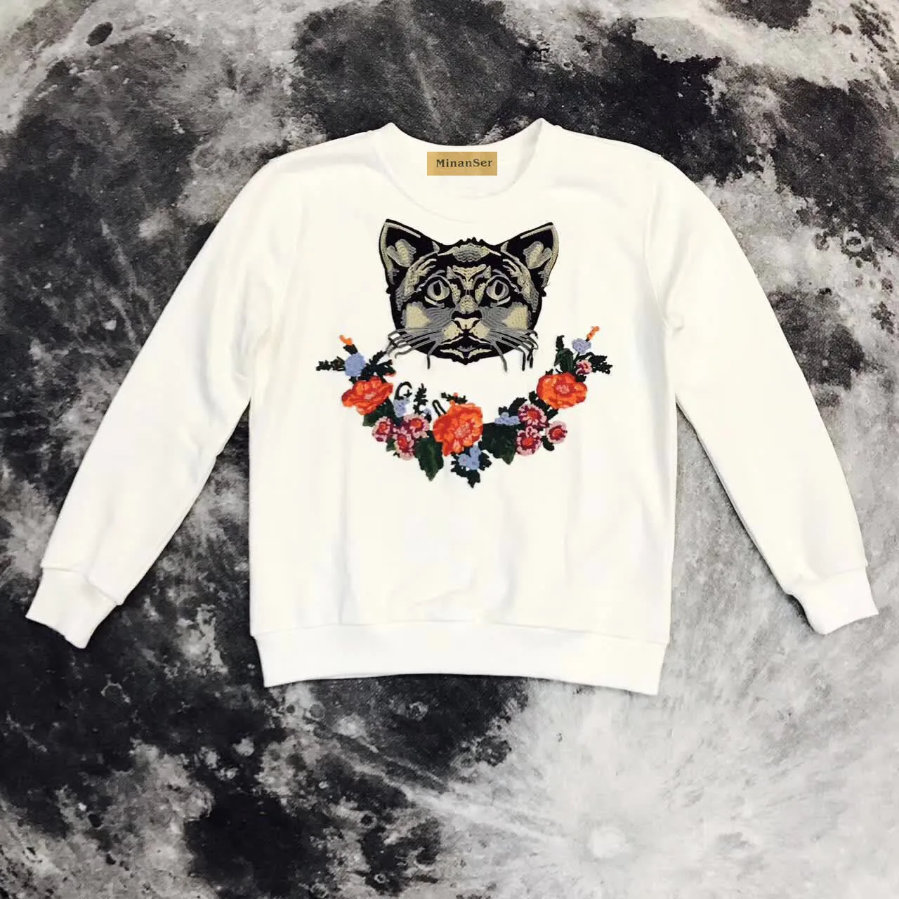 2021 Women Long-sleeved Pullovers Hoodies Fall New high Quality Embroidery O-neck Ladies Cotton Hoodie Pullover Sweatshirt
2021 Women Long-sleeved Pullovers Hoodies Fall New high Quality Embroidery O-neck Ladies Cotton Hoodie Pullover Sweatshirt