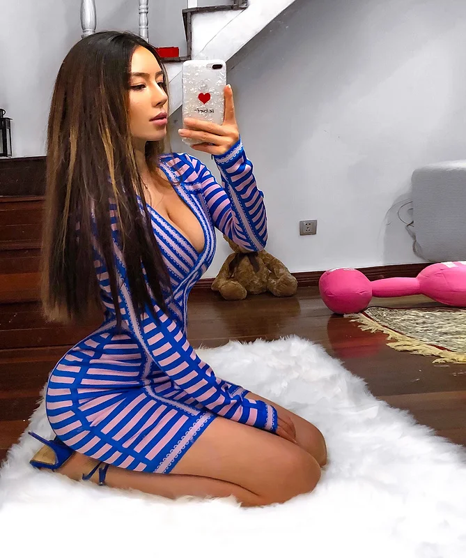 High Quality 2018 Autumn Sexy Women Striped Rayon V-Neck Simple Elegant Homecoming Evening Party Dress
High Quality 2018 Autumn Sexy Women Striped Rayon V-Neck Simple Elegant Homecoming Evening Party Dress