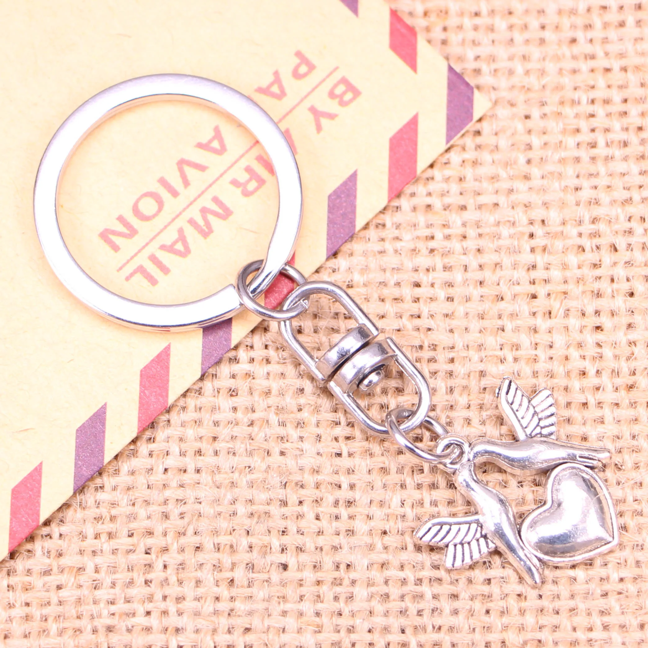 20pcs Fashion Keychain 21x21mm kissing doves birds heart Pendants DIY Men Jewelry Car Key Chain Ring Holder Souvenir For Gift
20pcs Fashion Keychain 21x21mm kissing doves birds heart Pendants DIY Men Jewelry Car Key Chain Ring Holder Souvenir For Gift