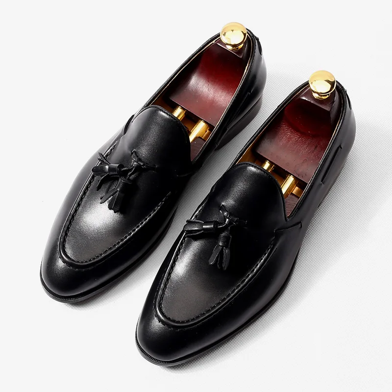 2017 Handmade men black loafer shoes newest genuine leather rivet tassel loafers Fashion smoking slipper Wedding flats size EU47
2017 Handmade men black loafer shoes newest genuine leather rivet tassel loafers Fashion smoking slipper Wedding flats size EU47