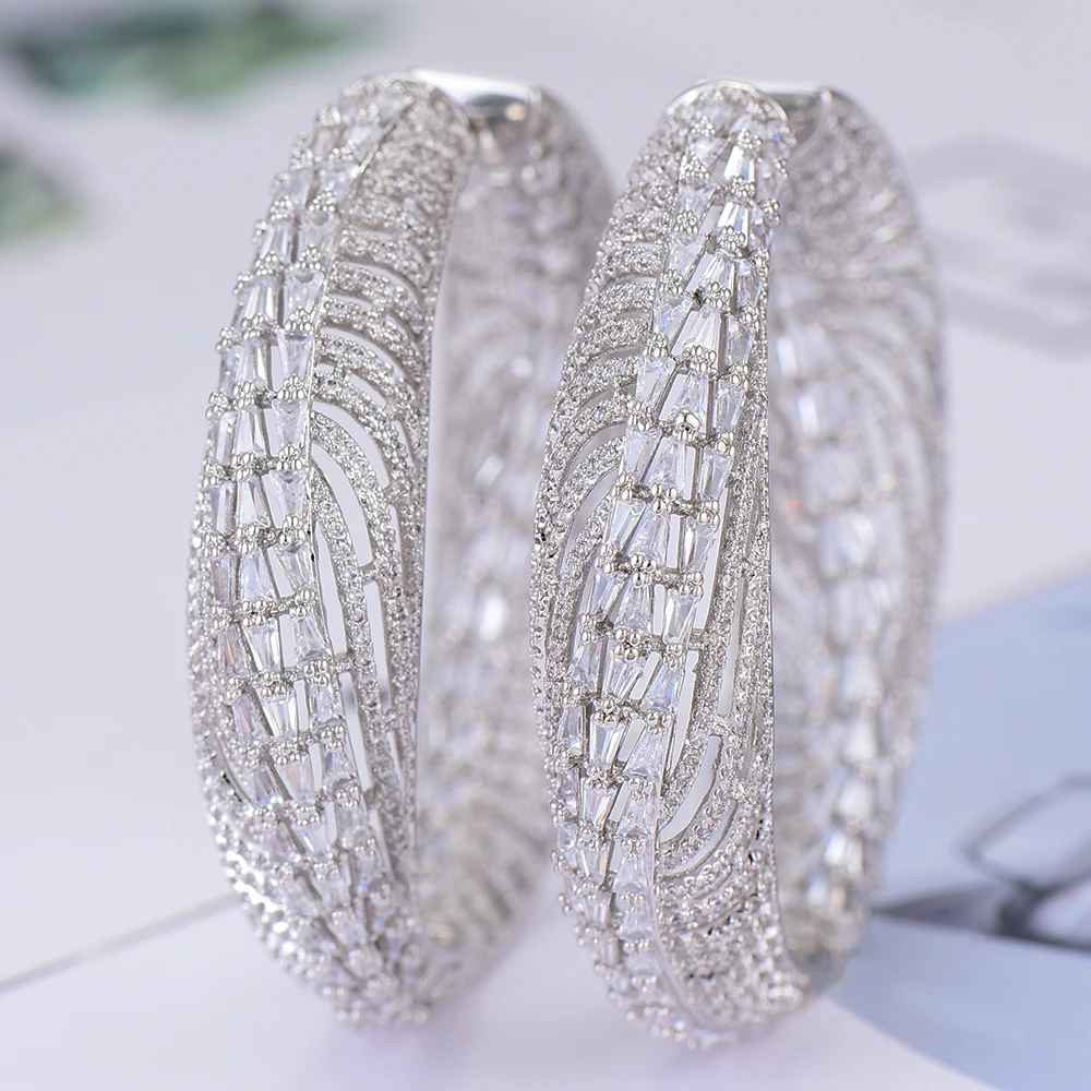 SisCathy Charm Luxury Big Hoop Earrings For Women Three Tone Cubic Zirconia Pave Copper Women Earrings 2019 New Fashion Jewelry
SisCathy Charm Luxury Big Hoop Earrings For Women Three Tone Cubic Zirconia Pave Copper Women Earrings 2019 New Fashion Jewelry