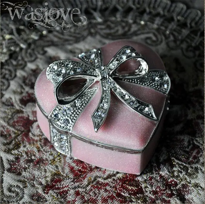 European flower carved decative metal jewelry box ring box jewelry organizer gift cardboard boxes for ring display Z044
European flower carved decative metal jewelry box ring box jewelry organizer gift cardboard boxes for ring display Z044