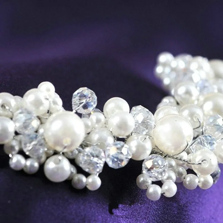 2021 Best Price White Pearl Crystal Bride Headdress by Hand Bridal Wedding dress Accessories Hair Style Headwear dropshipping
2021 Best Price White Pearl Crystal Bride Headdress by Hand Bridal Wedding dress Accessories Hair Style Headwear dropshipping