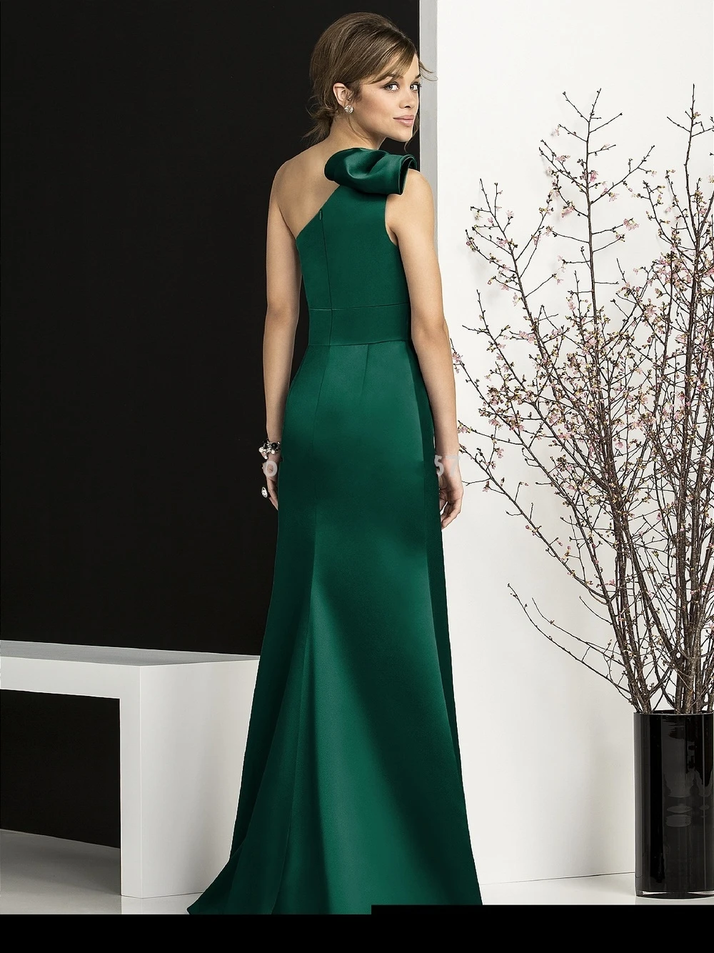 Decoration With Bow Sleeveless Bridesmaid Dresses One Shoulder Satin Sashes Side Slit 2017 Newest High Quality Prom Gowns WE006
Decoration With Bow Sleeveless Bridesmaid Dresses One Shoulder Satin Sashes Side Slit 2017 Newest High Quality Prom Gowns WE006
