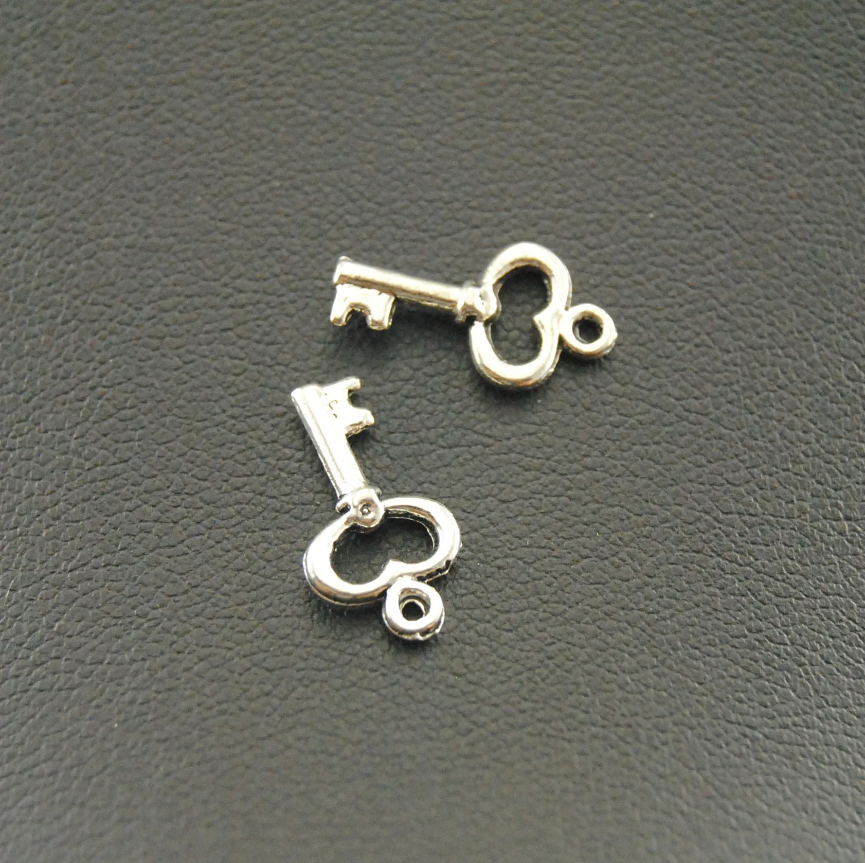 20pcs Metal Silver Color Small Key Charm DIY Jewelry Findings Accessories 16x9mm A735
20pcs Metal Silver Color Small Key Charm DIY Jewelry Findings Accessories 16x9mm A735