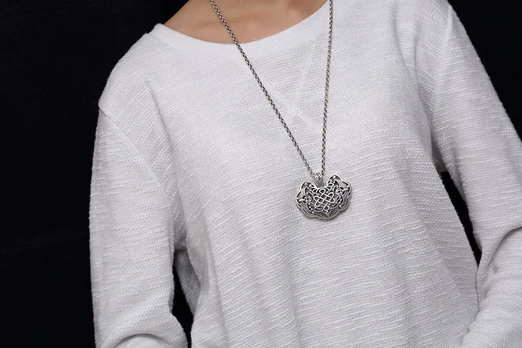 KJJEAXCMY S990 cut - out lace open rich and pure silver Thai silver antique sweater pendant
KJJEAXCMY S990 cut - out lace open rich and pure silver Thai silver antique sweater pendant