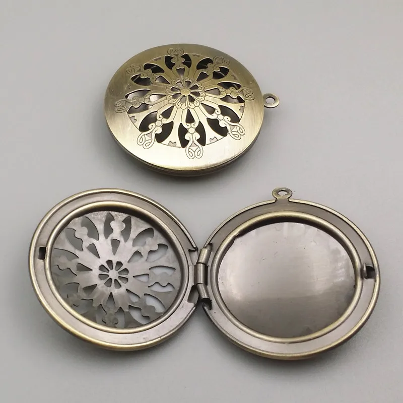 10pcs 32mm 5 Style U choose DIY zakka Antique Bronze Photo Frame Charms Pendant European style Prayer Craft Locket Box
10pcs 32mm 5 Style U choose DIY zakka Antique Bronze Photo Frame Charms Pendant European style Prayer Craft Locket Box