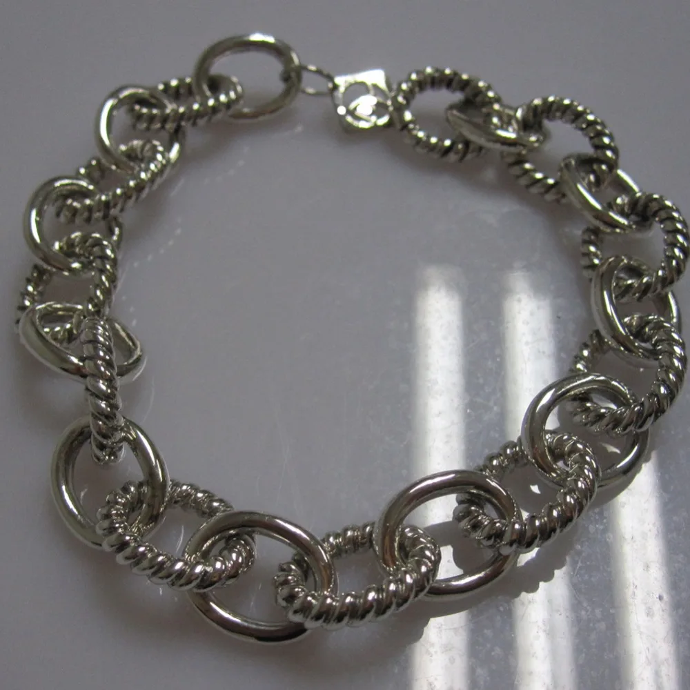 Sterling Silver Jewelry Oval Link Bracelet in Gold Plated Brand Jewelry Fine Woman Bracelet Christmas Gifts 7.5 inches
Sterling Silver Jewelry Oval Link Bracelet in Gold Plated Brand Jewelry Fine Woman Bracelet Christmas Gifts 7.5 inches