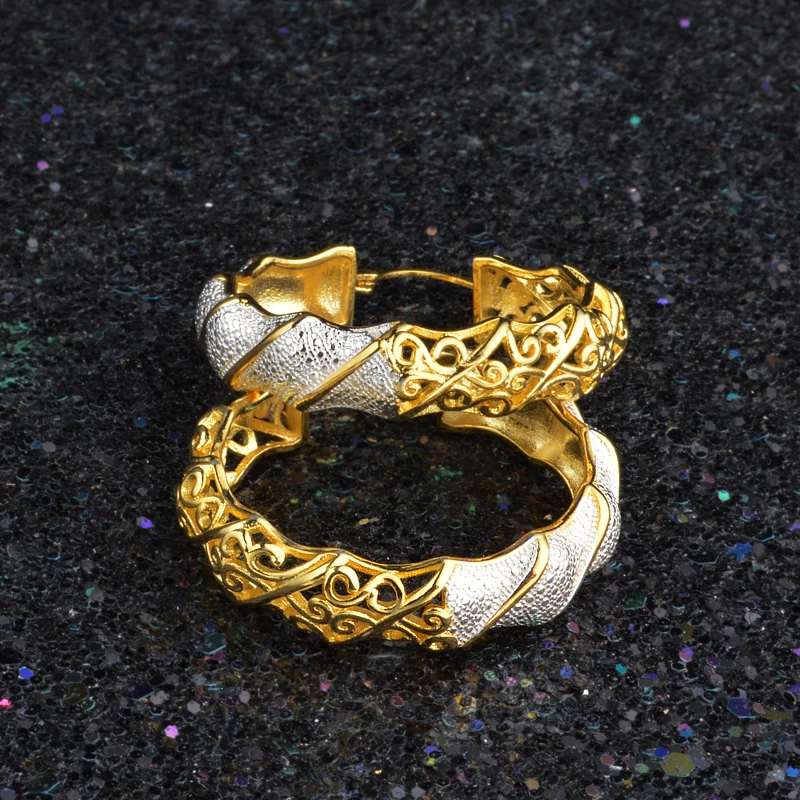 Luxury Gold Circle Carve Flower Hoop Earrings for Women Cool Piercing Ear Accessories Female Ear Accessories
Luxury Gold Circle Carve Flower Hoop Earrings for Women Cool Piercing Ear Accessories Female Ear Accessories