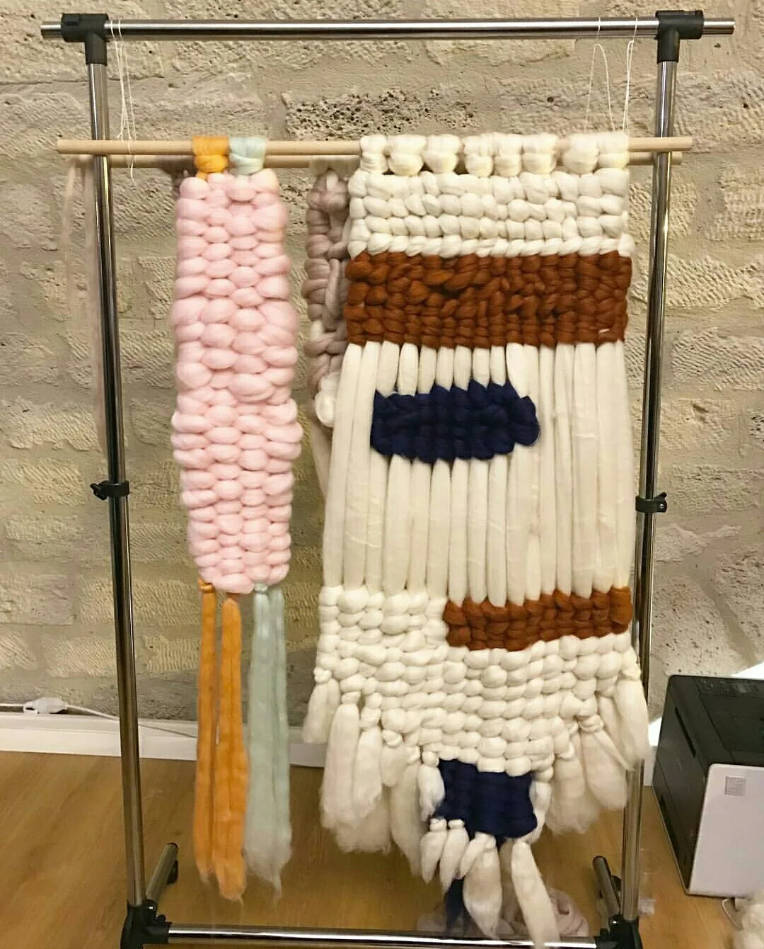 Hand-made looms DIY lifting Tapestry Loom Large frame knitting machine with Smooth surface Beech wooden 89*87cm
Hand-made looms DIY lifting Tapestry Loom Large frame knitting machine with Smooth surface Beech wooden 89*87cm