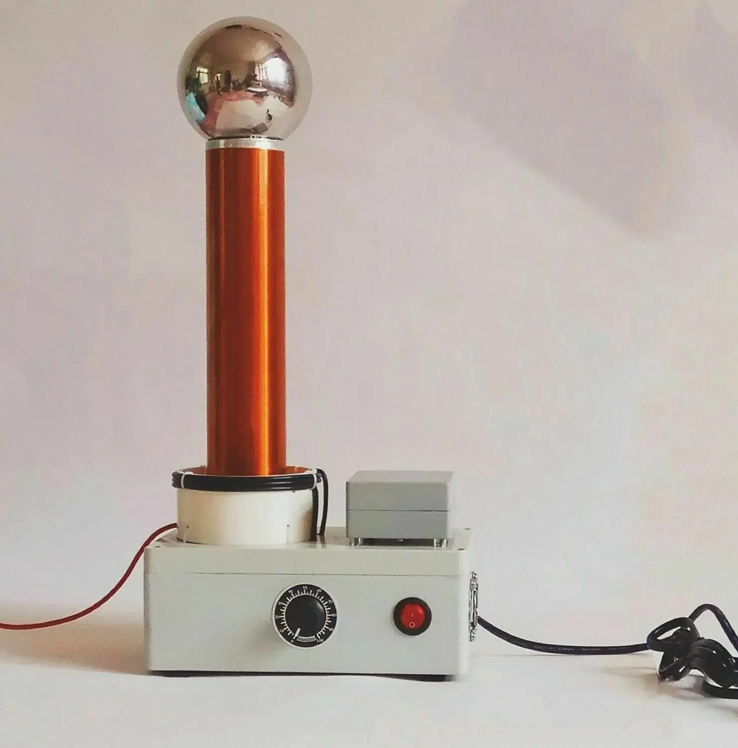Tesla Coil Spark Gap Lightning Simulator High Frequency AC Wireless Transmission
Tesla Coil Spark Gap Lightning Simulator High Frequency AC Wireless Transmission