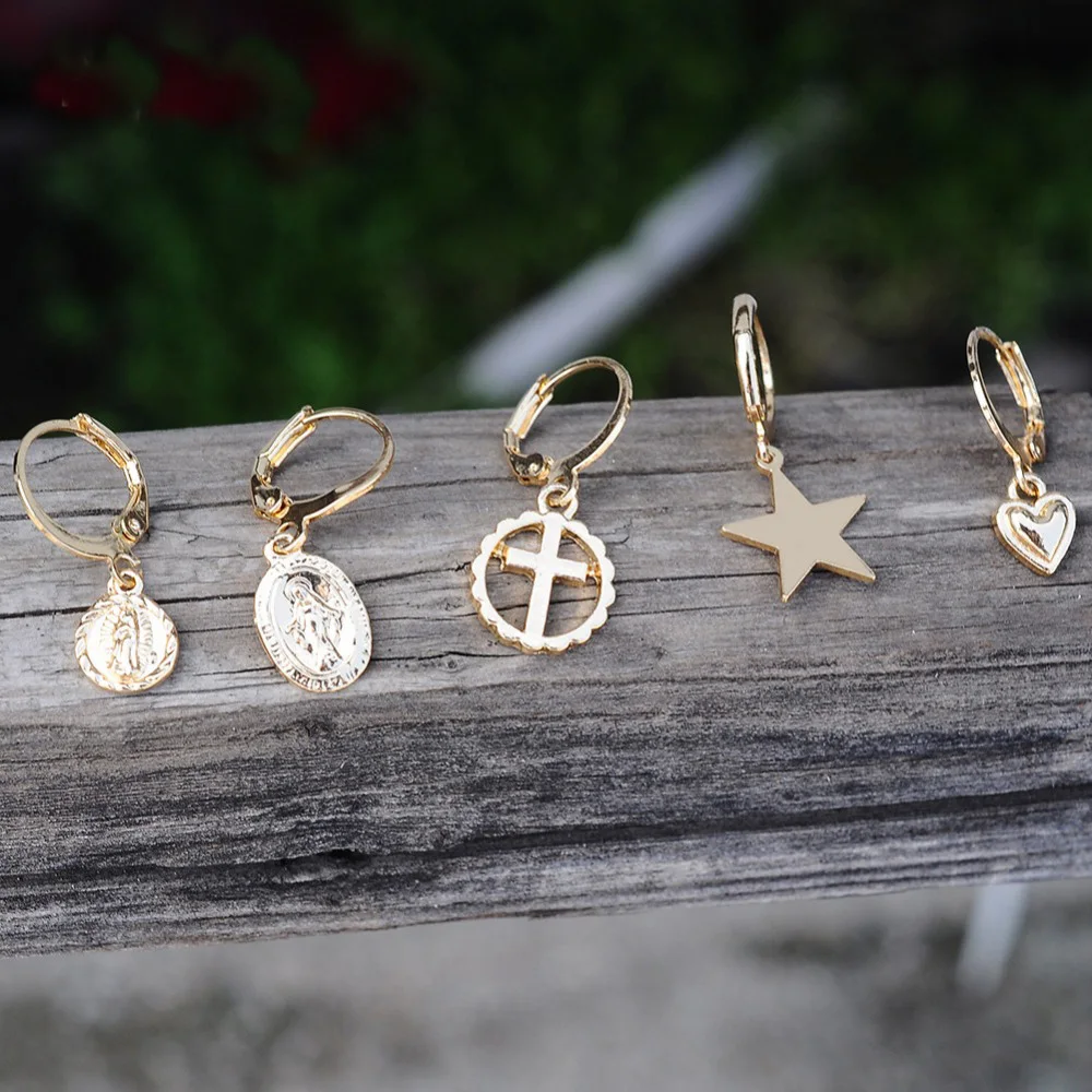 Artilady small hoop earring cartilage earring moon star hoop earrings women jewelry gift
Artilady small hoop earring cartilage earring moon star hoop earrings women jewelry gift