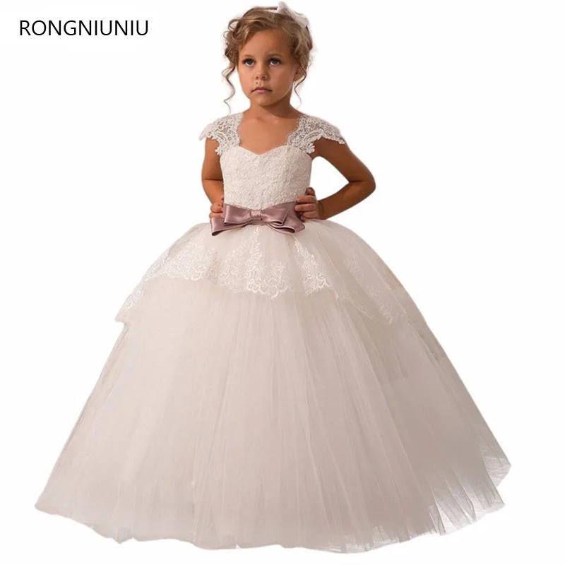 2018 New Flower Girl Dresses Pink Belt Ball Gown Floor Length Strap V-neck Tulle Lace For Weddings First Communion Dresses
2018 New Flower Girl Dresses Pink Belt Ball Gown Floor Length Strap V-neck Tulle Lace For Weddings First Communion Dresses