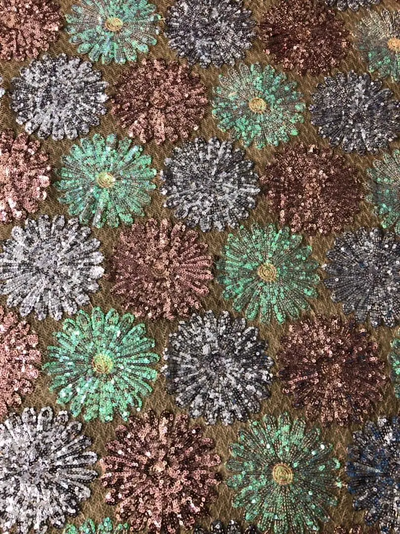 2019's most popular high-quality exquisite color sequined fabric French lace fabric
2019's most popular high-quality exquisite color sequined fabric French lace fabric