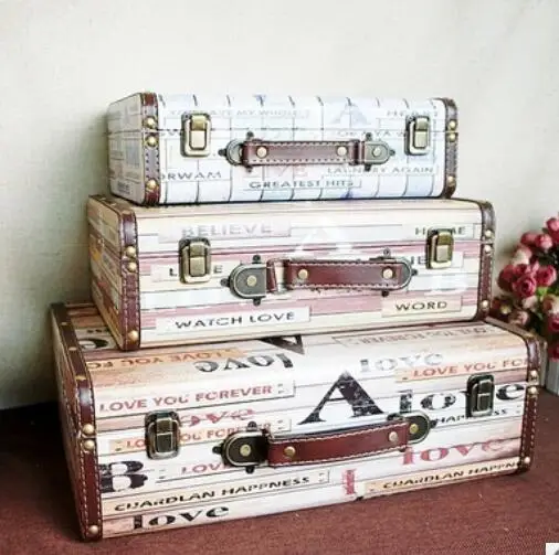 Three sets Factory direct sale LOVE vintage leather case wooden antique wood photography props decoration Home statue
Three sets Factory direct sale LOVE vintage leather case wooden antique wood photography props decoration Home statue