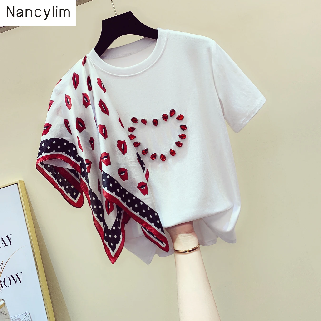 Summer Girls Ladies New Loose Love Print Scarf Beaded Short Sleeve T-Shirt for Students White Tees Tops Female Clothes
Summer Girls Ladies New Loose Love Print Scarf Beaded Short Sleeve T-Shirt for Students White Tees Tops Female Clothes