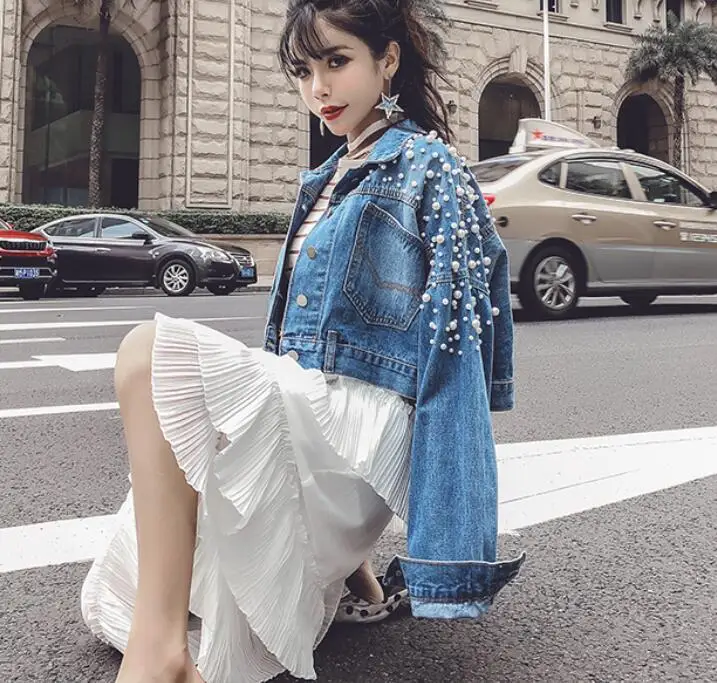 2020 Fashion Beading Bat Sleeved Denim Jacket Coat Women Casual Short Loose Denim Coat Autumn Jean Jacket
2020 Fashion Beading Bat Sleeved Denim Jacket Coat Women Casual Short Loose Denim Coat Autumn Jean Jacket