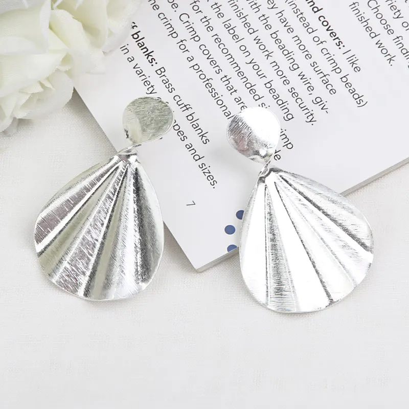 Beadsland Drop Earrings Metal Shells Water Drop Deign Fashion Punk Women Girls Dancing Party Christmas Gift 39853
Beadsland Drop Earrings Metal Shells Water Drop Deign Fashion Punk Women Girls Dancing Party Christmas Gift 39853