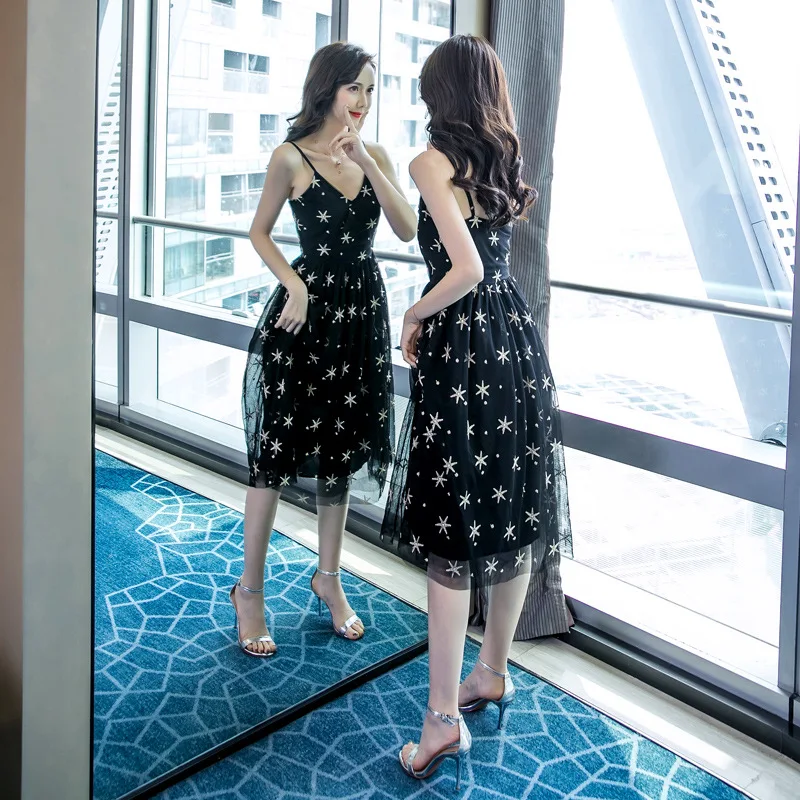 Big Size Korean Style Embroidery Floral Dress Women V-neck Spaghetti Strap Print Midi Dress Women Big Swing Robe Femme Ete 2019
Big Size Korean Style Embroidery Floral Dress Women V-neck Spaghetti Strap Print Midi Dress Women Big Swing Robe Femme Ete 2019