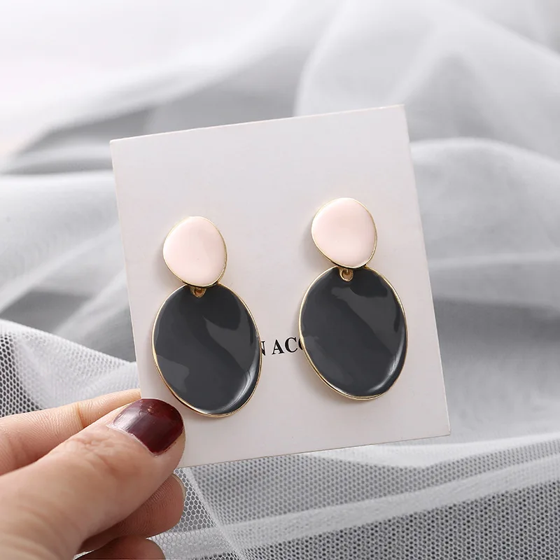 New design creative jewelry high-grade elegant earrings round Gold earrings wedding party earrings for woman
New design creative jewelry high-grade elegant earrings round Gold earrings wedding party earrings for woman