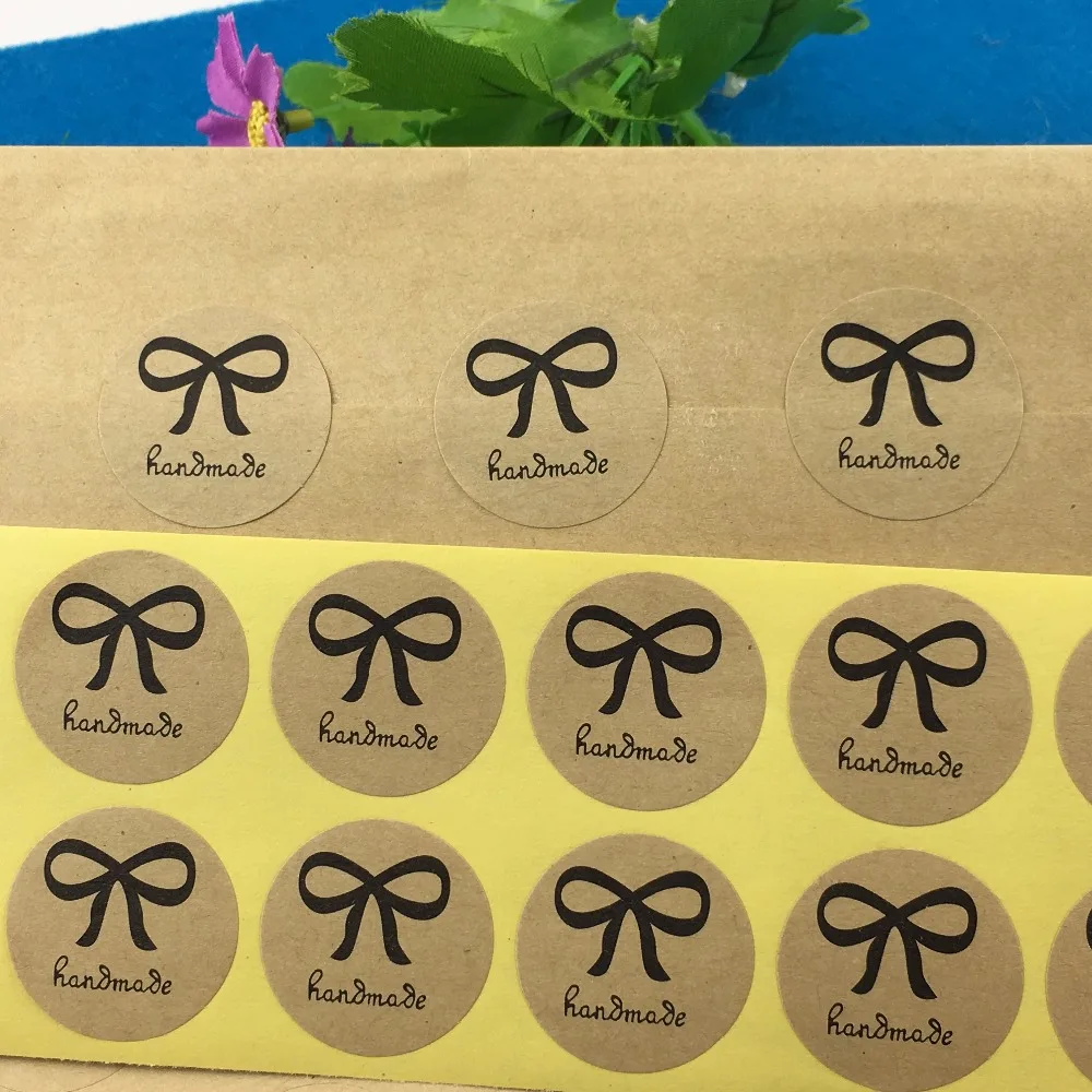 5000PC/Lot Diameter 3cm"Handmade"Sticker Labels Kraft Paper Black Bowknot Round Stickers Sealing Adhesive Label For Gift/Bag/Cup
5000PC/Lot Diameter 3cm"Handmade"Sticker Labels Kraft Paper Black Bowknot Round Stickers Sealing Adhesive Label For Gift/Bag/Cup