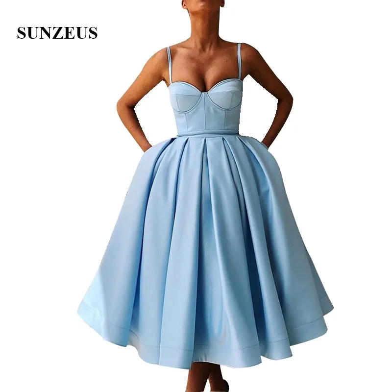 Tea Length Evening Dresses 2022 Sky Blue Satin Women Party Gowns Spaghetti Straps Sweetheart Elegant Formal Robe
Tea Length Evening Dresses 2022 Sky Blue Satin Women Party Gowns Spaghetti Straps Sweetheart Elegant Formal Robe