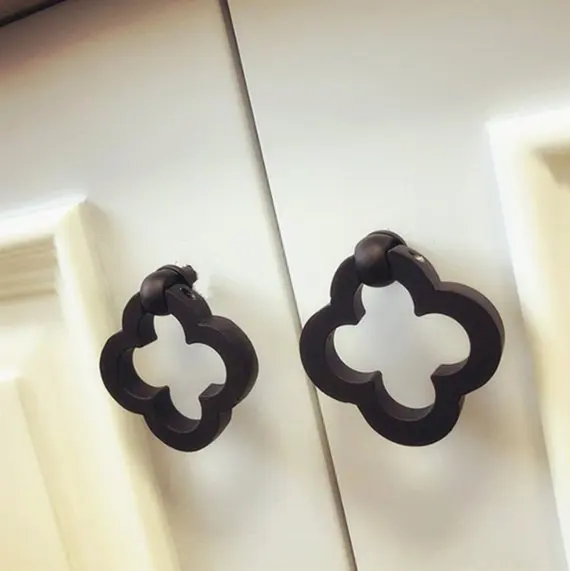 1pc Flower Drop Ring Black Drawer knobs Drawer Pull Handle Cabinet Knobs Kitchen Door knobs Furniture Pull Knob Hardware
1pc Flower Drop Ring Black Drawer knobs Drawer Pull Handle Cabinet Knobs Kitchen Door knobs Furniture Pull Knob Hardware