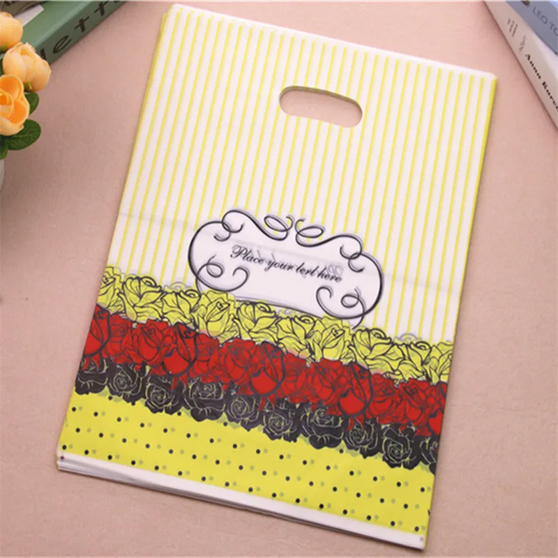 2021 New Design Wholesale 100pcs/lot 30*40cm Large Plastic Gift Package Bags With Handles Plastic Birthday Gift Packaging
2021 New Design Wholesale 100pcs/lot 30*40cm Large Plastic Gift Package Bags With Handles Plastic Birthday Gift Packaging