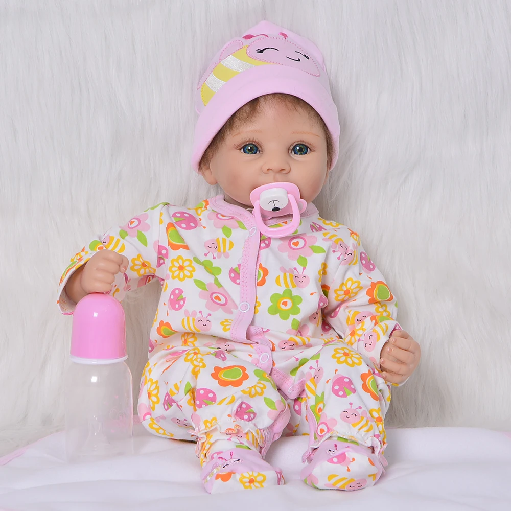 55 CM Realistic Babies Reborn Dolls Toy For Girl Silicone Vinyl 22 Inch Newborn Doll Cloth Body New Christmas Gift Kid Playmates
55 CM Realistic Babies Reborn Dolls Toy For Girl Silicone Vinyl 22 Inch Newborn Doll Cloth Body New Christmas Gift Kid Playmates