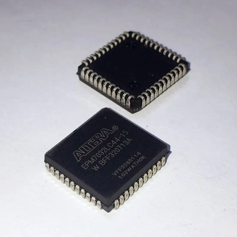 5 шт. EPM7032LC44-15 7032LC44-15 посылка PLCC44 совершенно новый аппарат не Привязанный к оператору сотовой связи
5 шт. EPM7032LC44-15 7032LC44-15 посылка PLCC44 совершенно новый аппарат не Привязанный к оператору сотовой связи