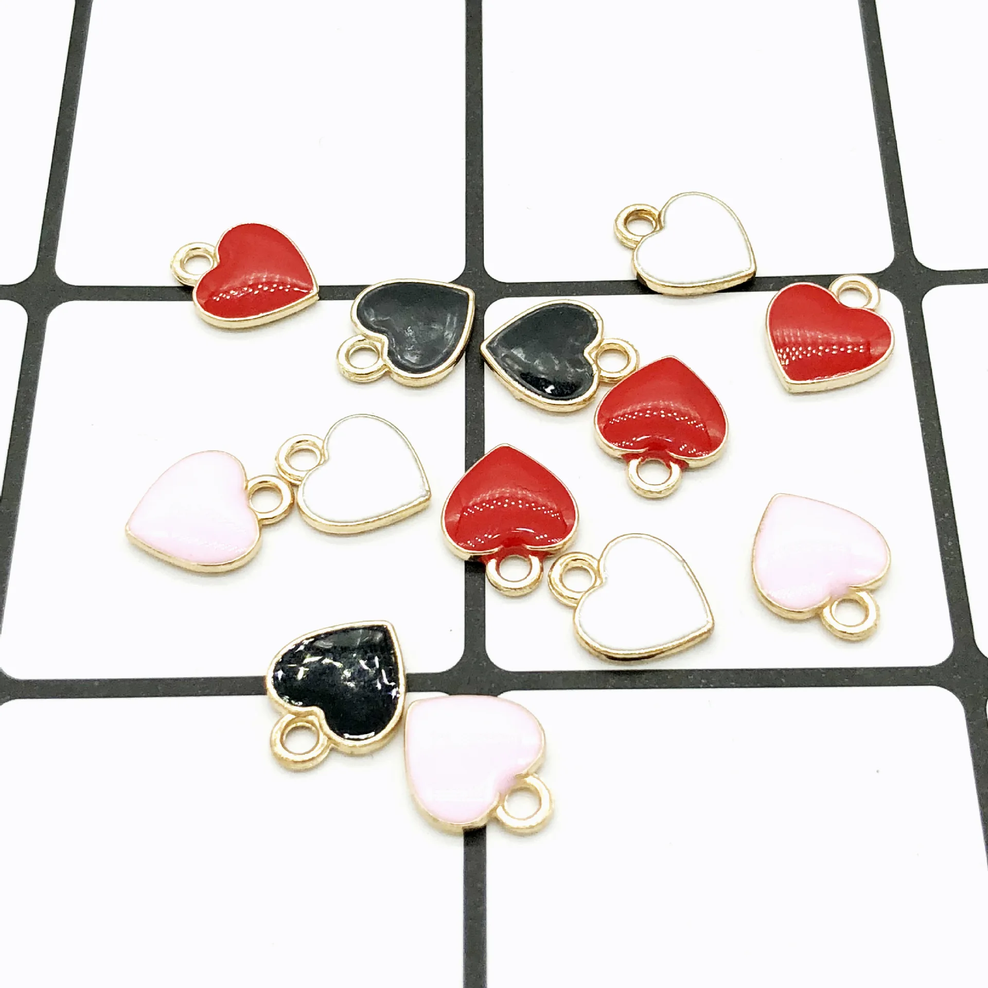 30Pcs/lot 10*12mm Fashion Heart Charms Enamel Pendant Alloy Korean DIY Jewelry Accessories Metal Making For Necklace Earrings
30Pcs/lot 10*12mm Fashion Heart Charms Enamel Pendant Alloy Korean DIY Jewelry Accessories Metal Making For Necklace Earrings