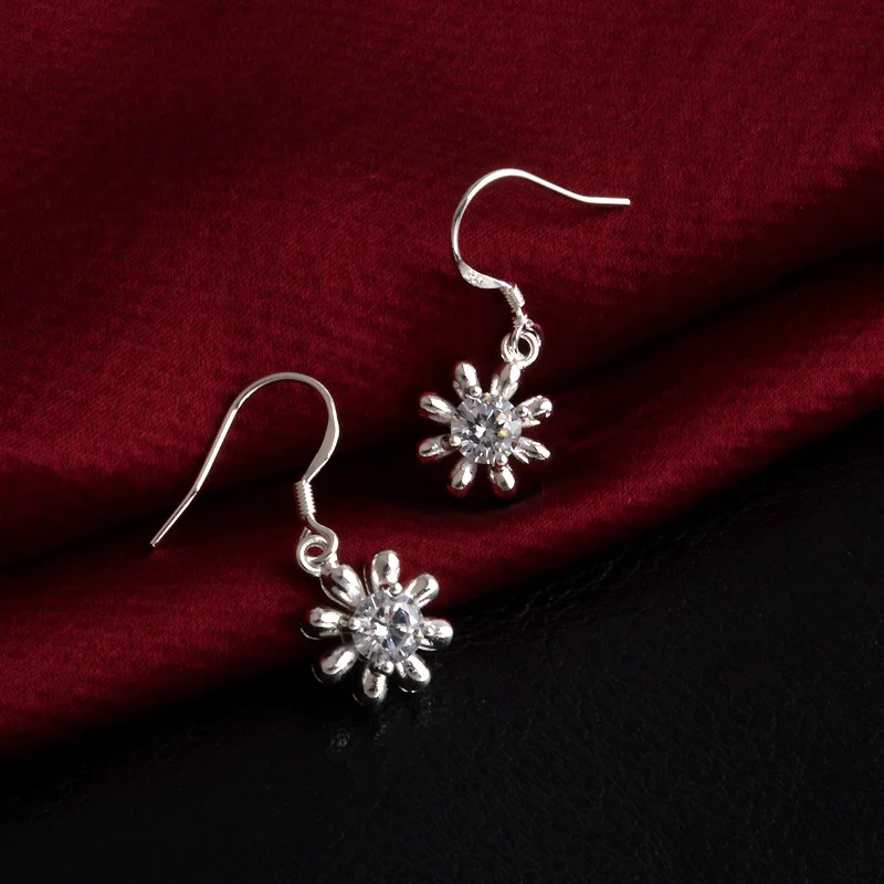 OMHXZJ Wholesale Personality Fashion OL Woman Girl Party White Hollowed Plum Blossom Zircon 925 Sterling Silver Earrings YE290
OMHXZJ Wholesale Personality Fashion OL Woman Girl Party White Hollowed Plum Blossom Zircon 925 Sterling Silver Earrings YE290