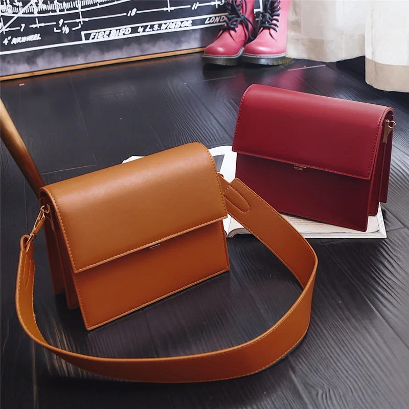 

Yuhua, 2020 new woman handbags, fashion messenger bag, trend Korean version shoulder bag, retro solid color women bag.