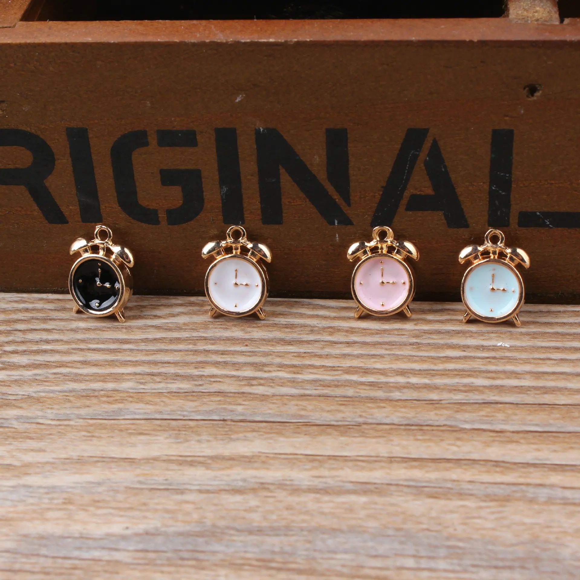 10PCS/Lot Fashion Enamel Pendant Charm Lovely Clock Shape Gold Color Tone Alarm Clock Charms Fit Bracelet Earring Jewelry
10PCS/Lot Fashion Enamel Pendant Charm Lovely Clock Shape Gold Color Tone Alarm Clock Charms Fit Bracelet Earring Jewelry