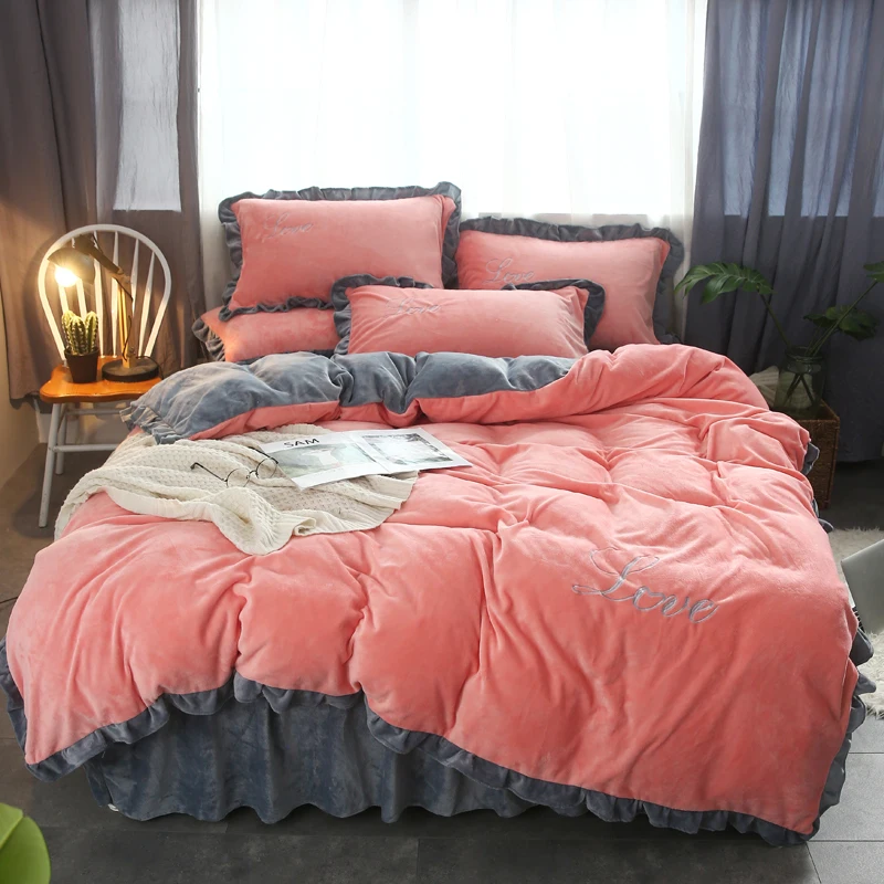 4Pcs Thickening down embroidery luxury bedding sets queen king size duvet cover set bed skirt set pillowcase bedclothes
4Pcs Thickening down embroidery luxury bedding sets queen king size duvet cover set bed skirt set pillowcase bedclothes