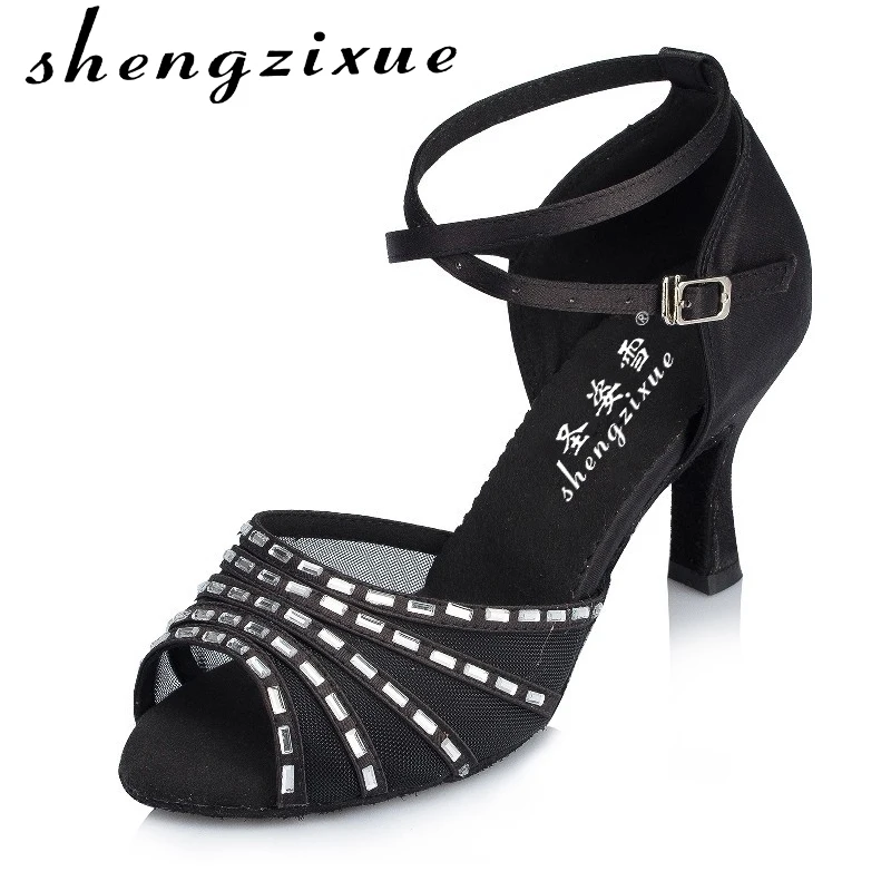 WUXIJIAO satin Latin dancing shoes women's high-heeled adult indoor soft bottom shoes square dance companionship dance shoes
WUXIJIAO satin Latin dancing shoes women's high-heeled adult indoor soft bottom shoes square dance companionship dance shoes