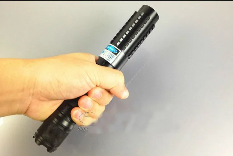HOT! Strong Power Military Blue Laser Pointer 500W 500000m 450nm Flashlight Burning Match/Candle/Black/Burn cigarettes Hunting
HOT! Strong Power Military Blue Laser Pointer 500W 500000m 450nm Flashlight Burning Match/Candle/Black/Burn cigarettes Hunting
