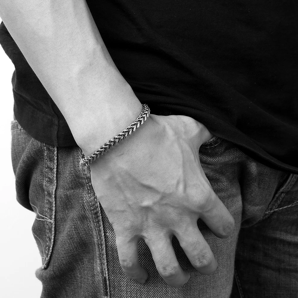 Punk Style 316L Stainless Steel Figaro Chain Bracelet For Women Men Double Layer Link Chain Wrist Bracelet Party Gift
Punk Style 316L Stainless Steel Figaro Chain Bracelet For Women Men Double Layer Link Chain Wrist Bracelet Party Gift