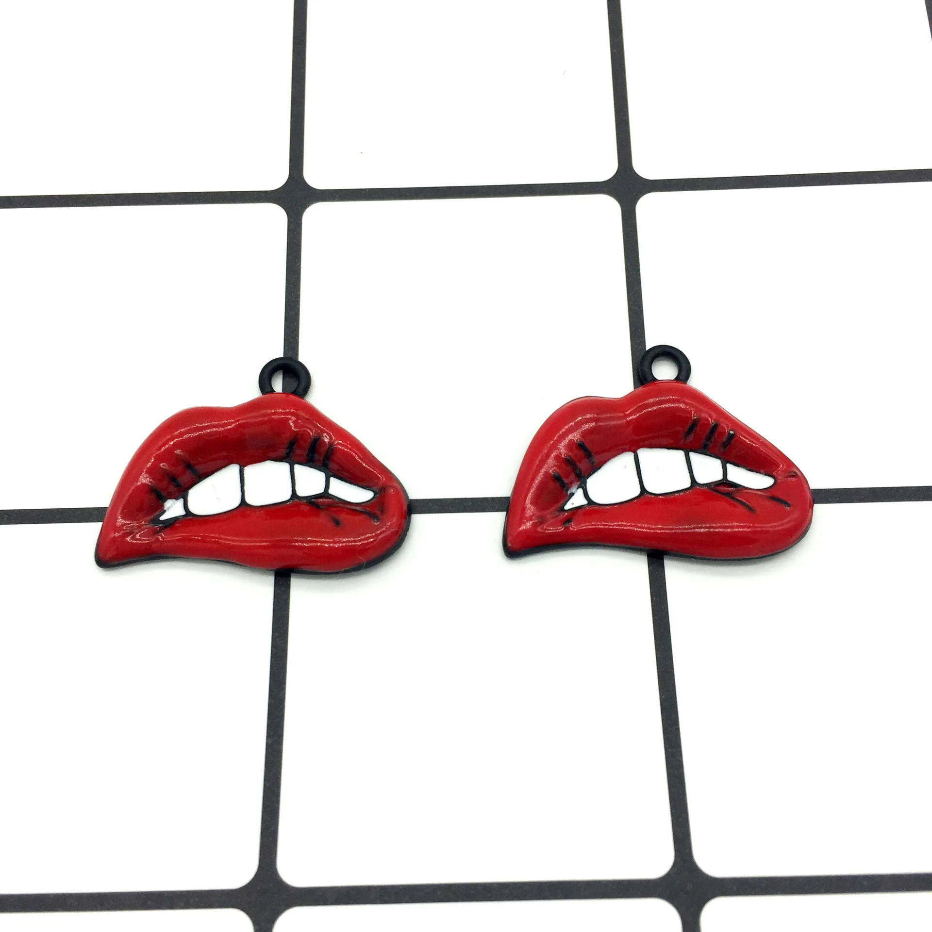 20PCS/Lot New Arrival Enamel Alloy Charms DIY Jewelry Findings Drop Oil Mouth Lips Charm Pendant Fit Bracelet Necklace DIY Charm
20PCS/Lot New Arrival Enamel Alloy Charms DIY Jewelry Findings Drop Oil Mouth Lips Charm Pendant Fit Bracelet Necklace DIY Charm